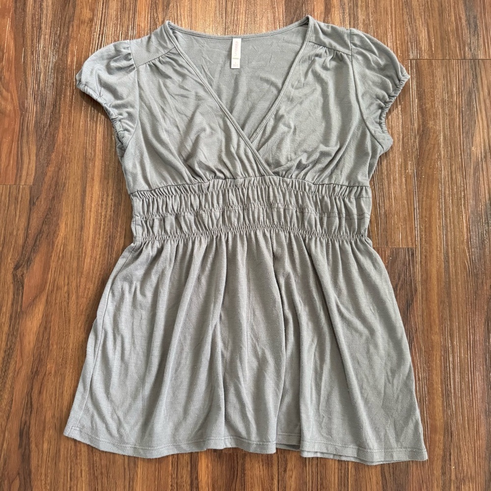 Xhiliration Women's L Y2K Grey Cap Sleeve A-line Ruching Waist Indie Grunge Top
